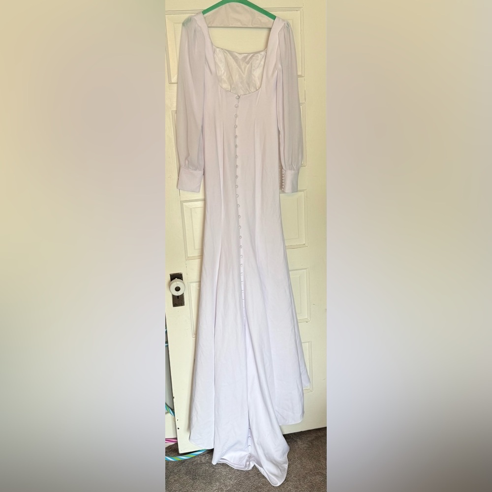 NWOT wedding gown buttons down entire train